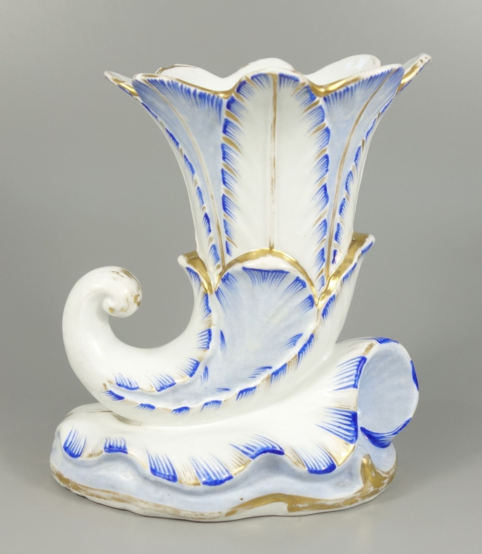 Füllhorn-Vase, Friedrich Adolph Schumann, Berlin, Mitte 19.Jh., H.17cm, Stand mit Malernummer