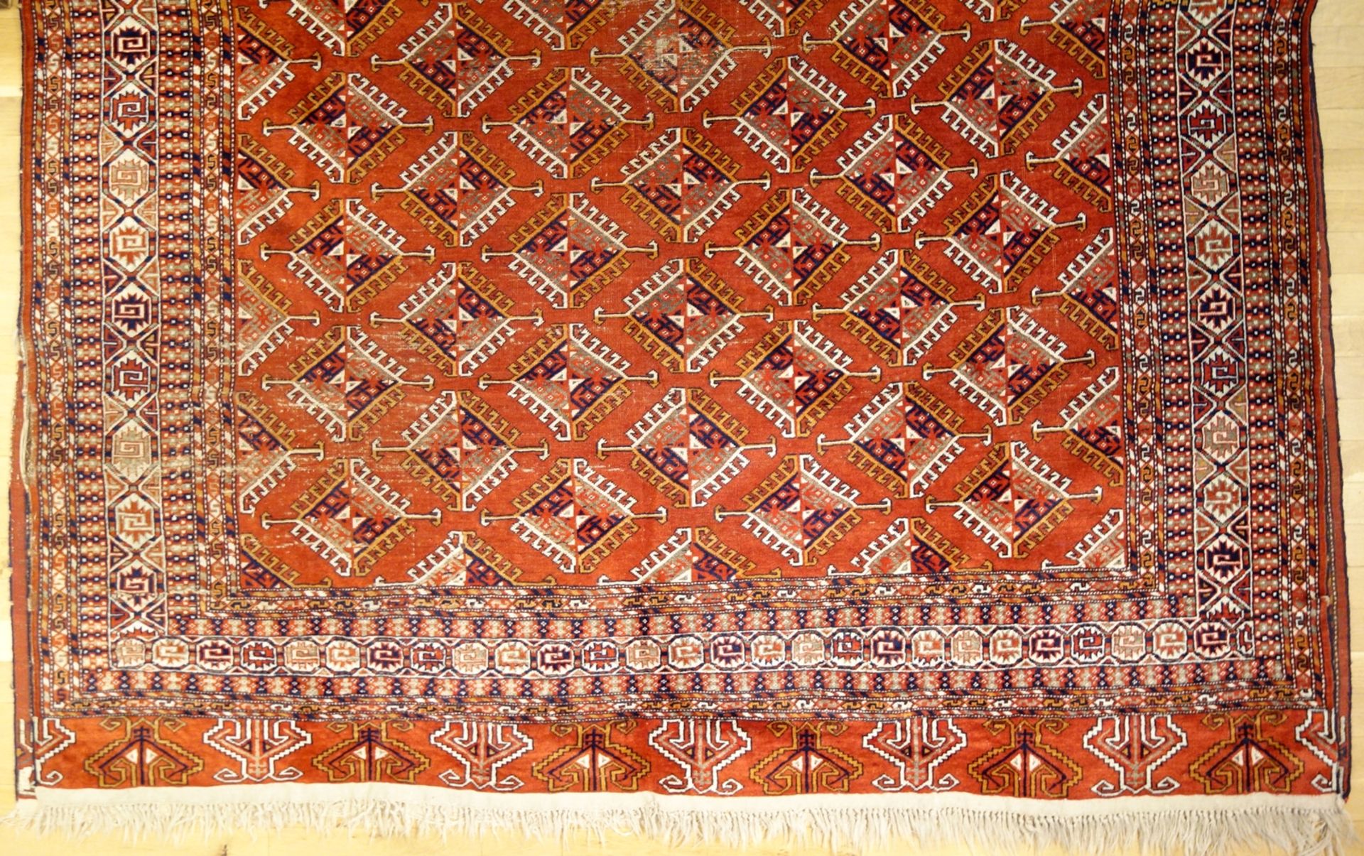 Teppich, Turkmenistan, Maße: 220*280cm, starke GebrauchsspurenCarpet, Turkmenistan, dimensions: