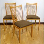 3 Stühle, 1950er/ Anfang 1960er Jahre, wohl Kirsche, konische Lehne mit vertikalen Streben,