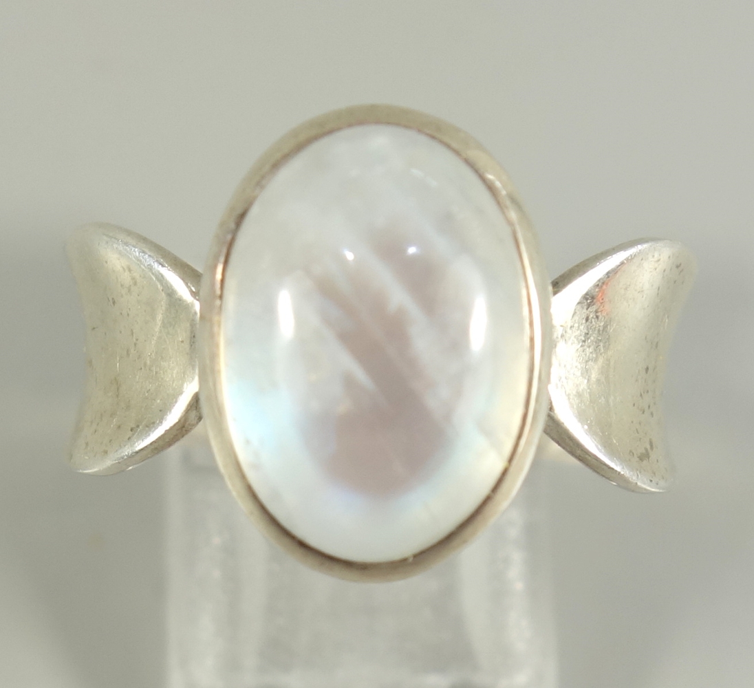 Ring mit Mondstein, 925er Silber, Gew.7,84g, ovaler Cabochon, U.58Ring with moonstone, 925 silver, - Image 2 of 2