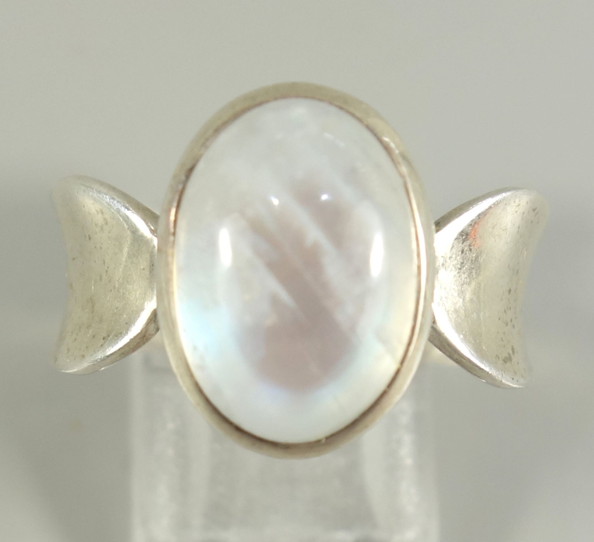 Ring mit Mondstein, 925er Silber, Gew.7,84g, ovaler Cabochon, U.58Ring with moonstone, 925 silver, - Bild 2 aus 2