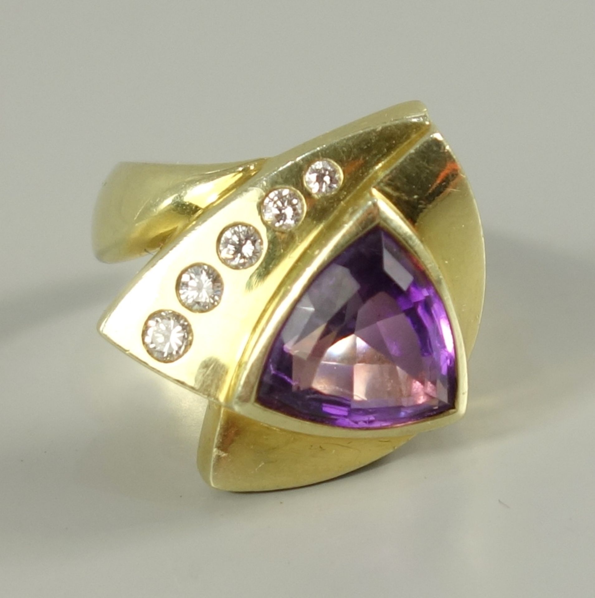 Amethyst-Brillant-Ring, 585er Gold, Gew.19,43g, U.59, Amethyst im facettiertem Trigonalschliff, ca. - Bild 2 aus 2