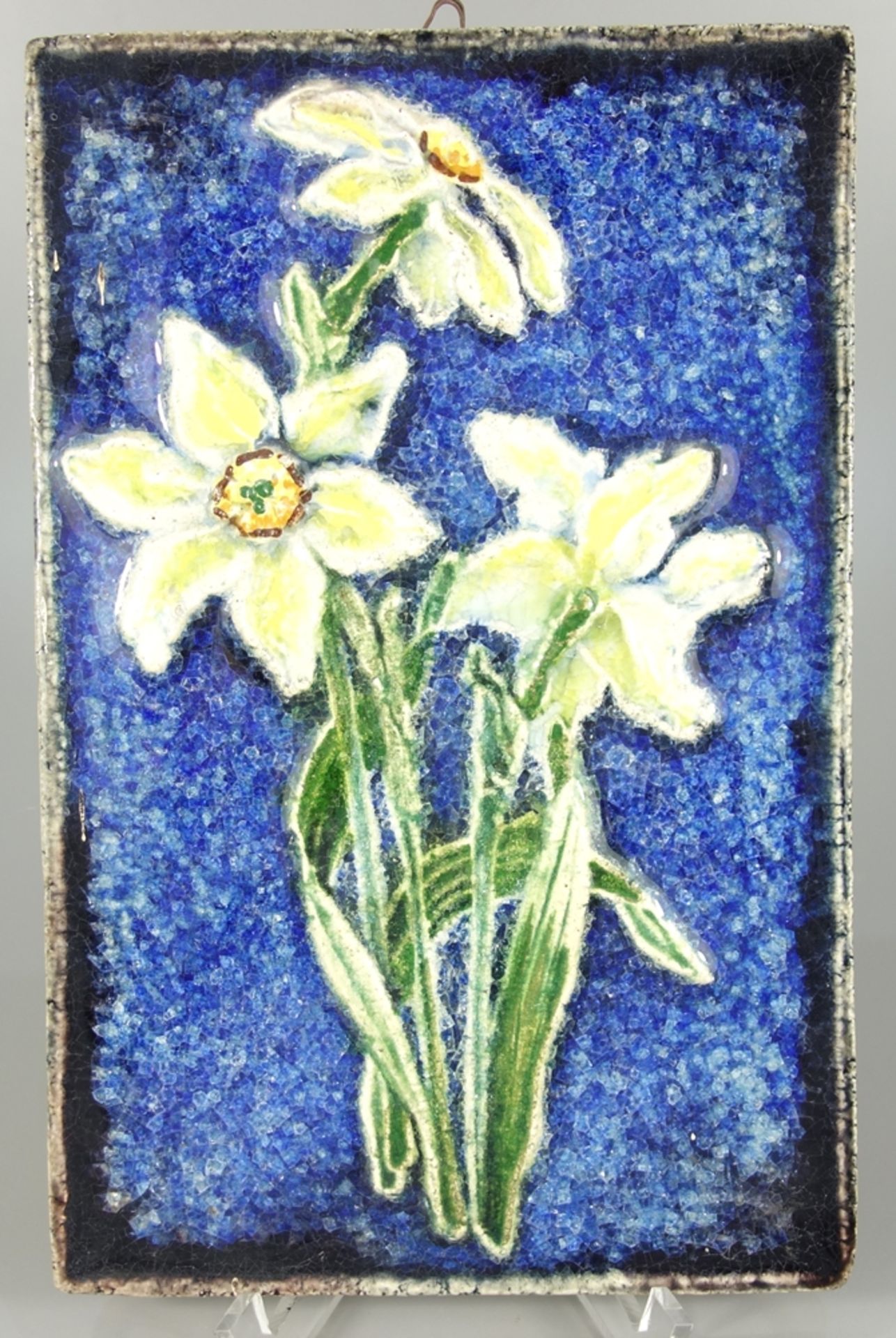 Keramisches Wandbild "Narzissen", Karlsruher Majolika, Modell 7614, rechteckig mit glasierten Blumen