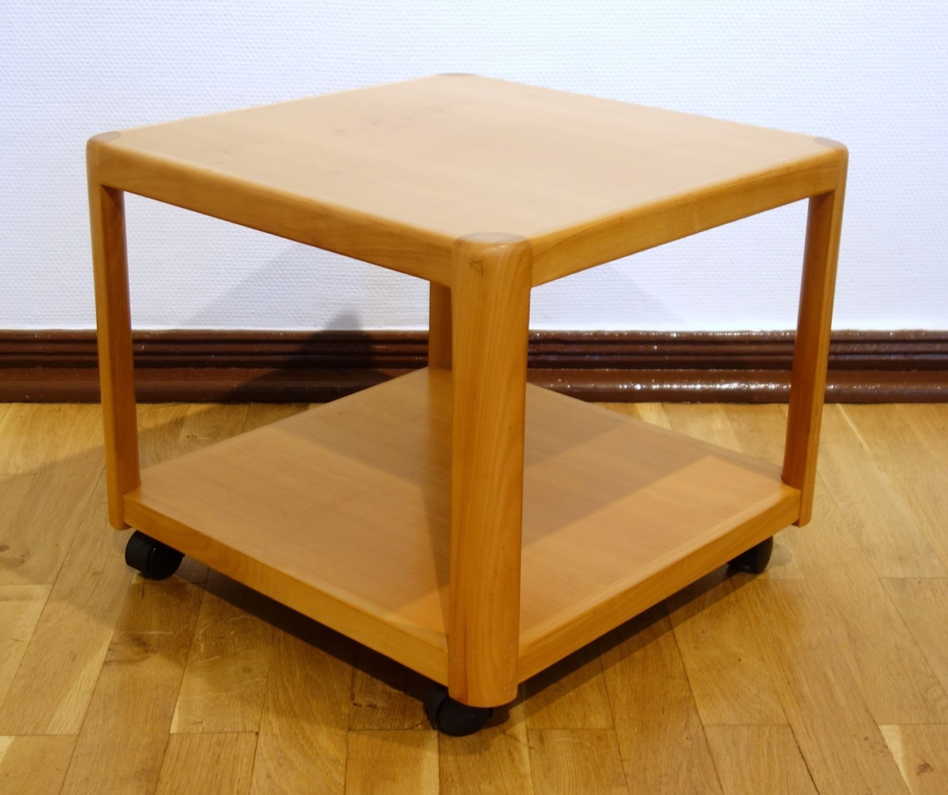 quadratischer Beistelltisch auf Rollen, Weichholz, 1960er Jahre, H*B*T: 41*48,5*48,5cmSquare side