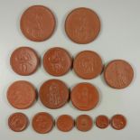 15* Medaillen und Notgeld aus Porzellan, Meissen; 1* 20 Pf, 1* 50 Pf, 2* 1 M und 1* 1 M, 5* 10 M