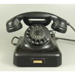 Telefon, Telefon W 48, Bakelit, Postgerät, klassische Wählscheibe, textilumwickelte Schnur (tlw.