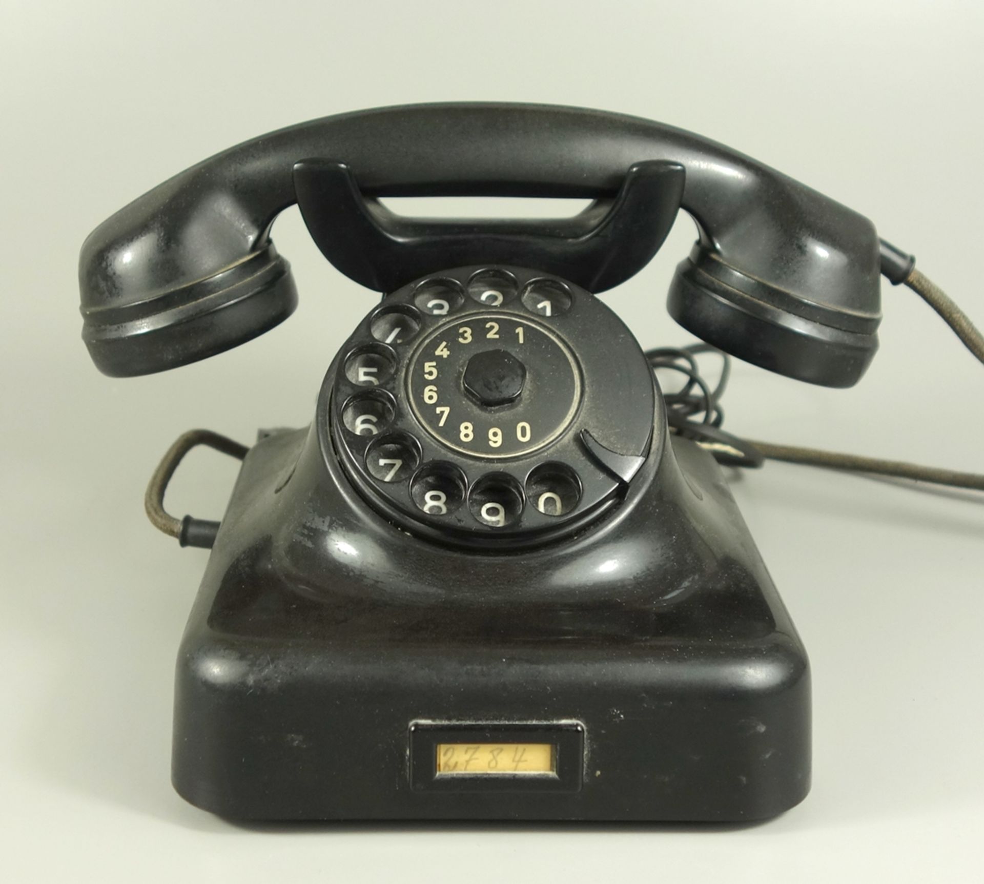 Telefon, Telefon W 48, Bakelit, Postgerät, klassische Wählscheibe, textilumwickelte Schnur (tlw.