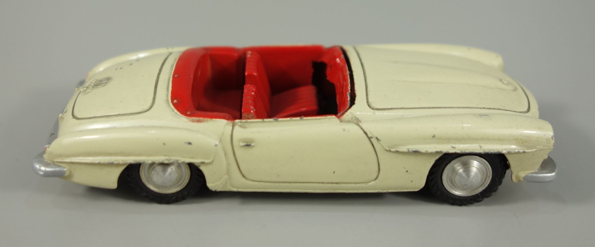 Märklin, Mercedes-Benz 190 SL, Serien-Nr. 8025, um 1960, beiger Originallack, Frontscheibe,