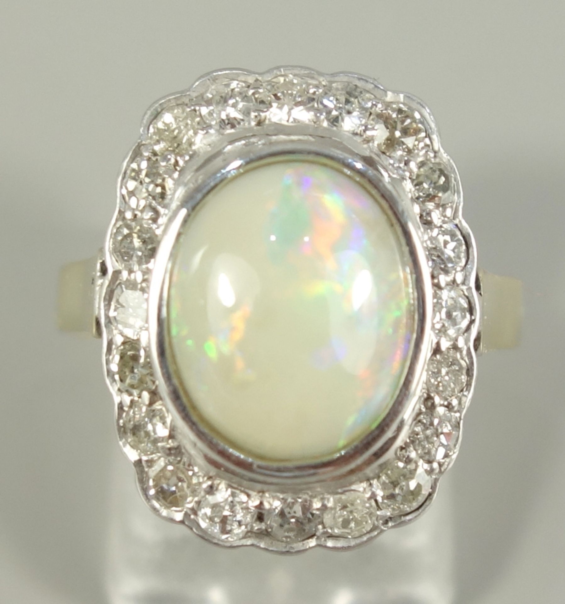 Opal-Diamant-Ring, 585er Gold, Gew.5,22g, U.58, zentraler, ovaler Opalcabochon, ca.1,92ct, - Bild 2 aus 3