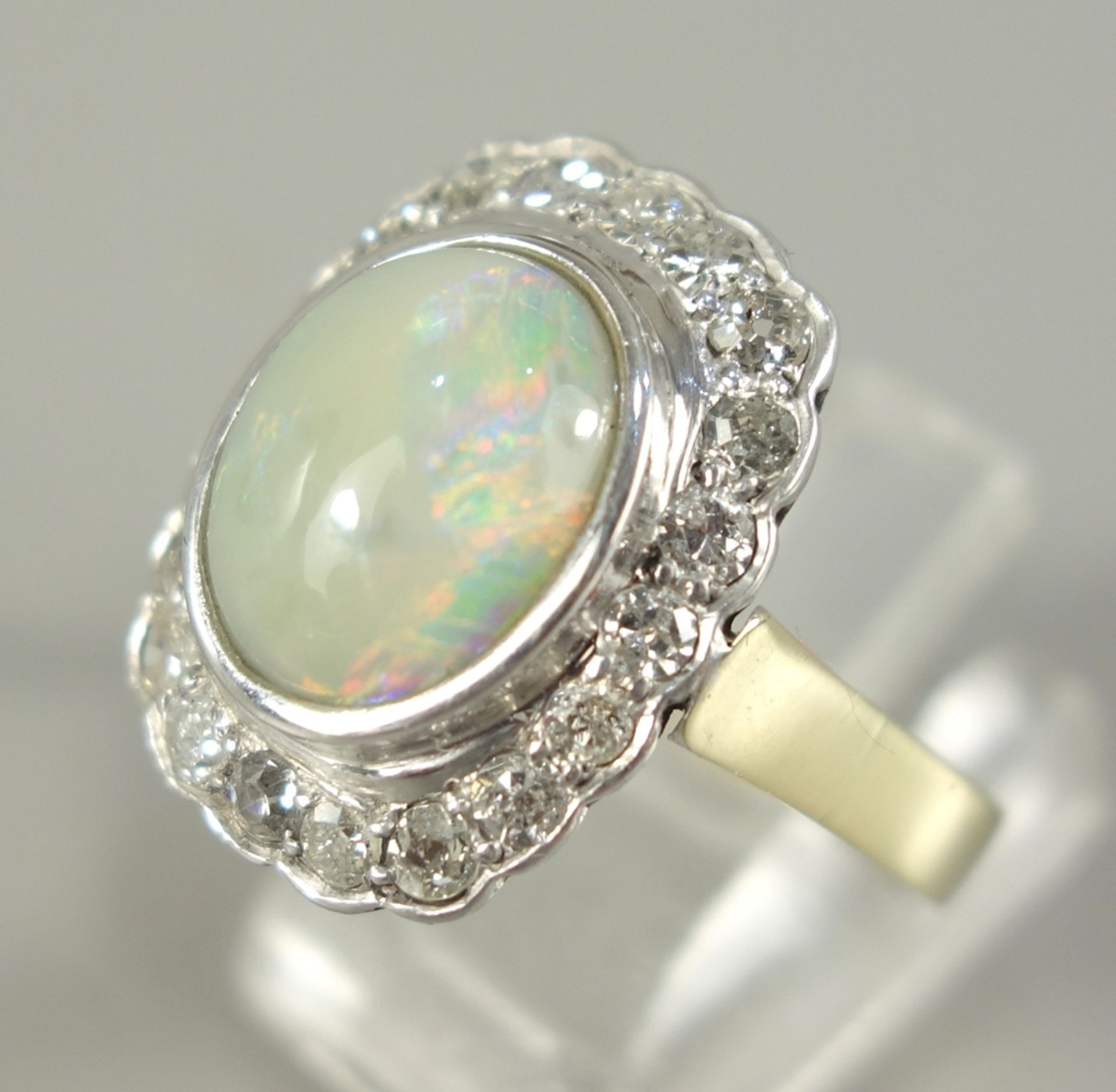 Opal-Diamant-Ring, 585er Gold, Gew.5,22g, U.58, zentraler, ovaler Opalcabochon, ca.1,92ct, - Bild 3 aus 3