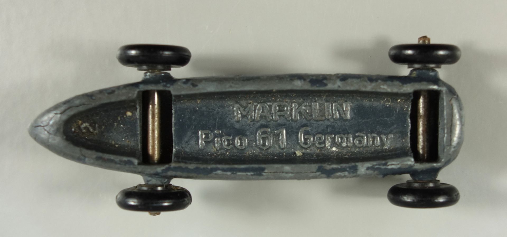 Märklin, kleiner Rennwagen Mercedes Silberpfeil, Pico 61, um 1940, Guss-Modell, graublau, mit - Bild 2 aus 2