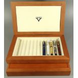 2 Füllfederhalter-Boxen für jeweils 12 Stifte "VISCONTI FIRENCE" und 5 Füllfederhalter, Patronen-