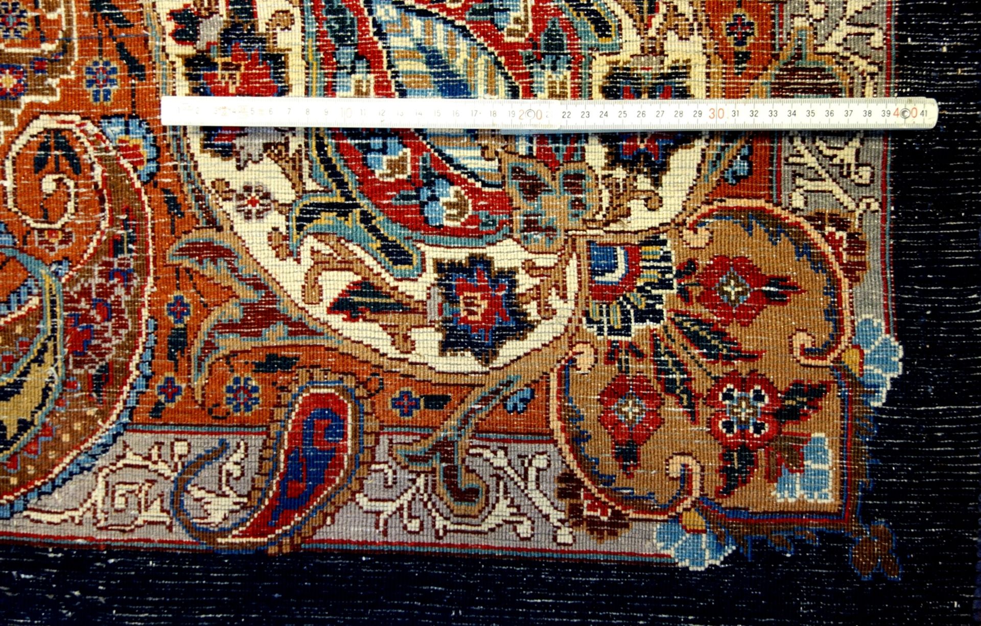 Teppich, Kashmar, mit Vasenmotiven, Maße: 240*360cm, GebrauchsspurenCarpet, Kashmar, with vase - Bild 3 aus 3