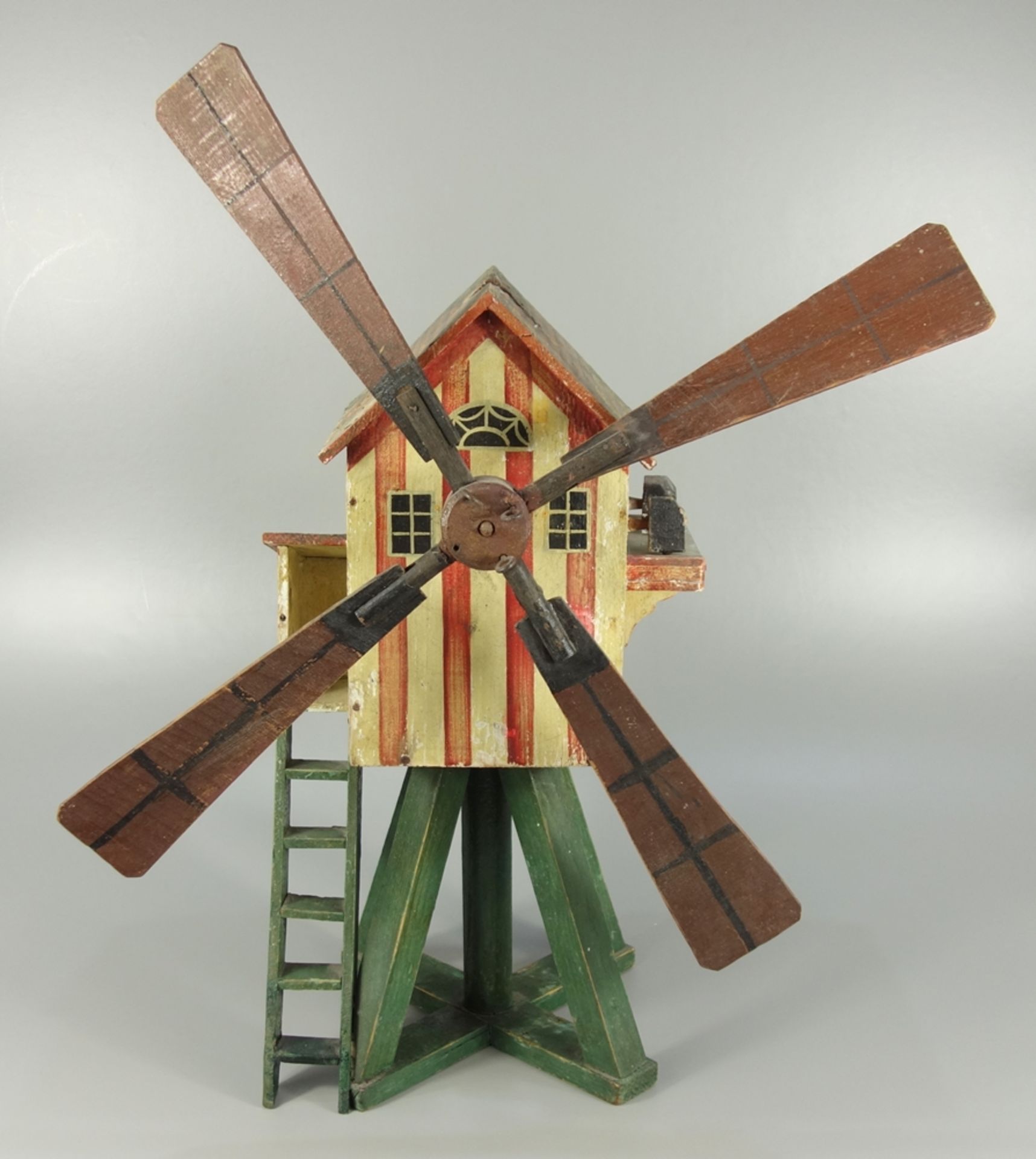 große Mühle, Antriebsmodell, Holz, um 1920, H.41cm, Flügel-D.47,5cm, B.22cm, T.21cm, polychrom