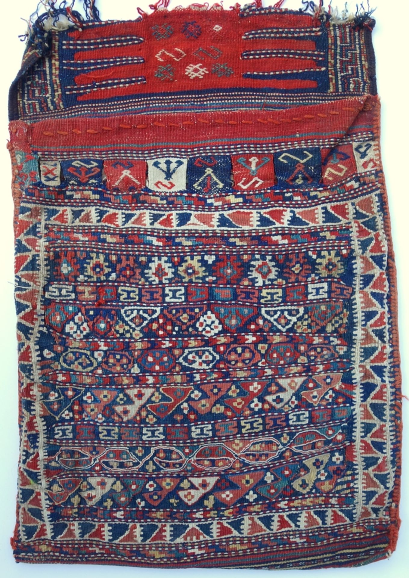 Kelim-Tasche, Maße: 58*48cm, Rand mit losen FädenKilim bag, dimensions: 58 * 48cm, edge with loose