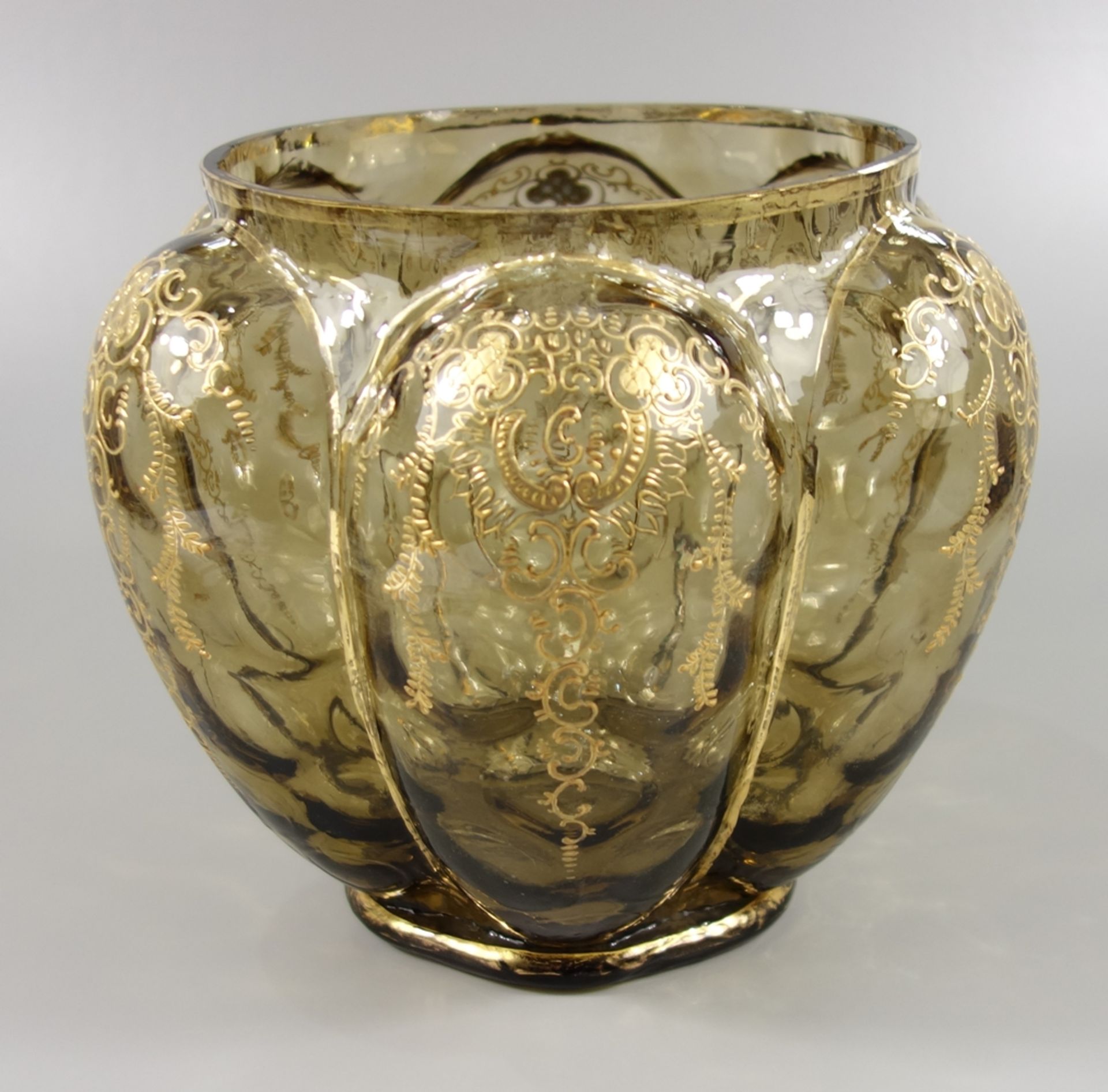 Vase mit Golddekor, Gründerzeit, H.20,5cm, D.ca.22cm, bernsteinfarbenes Glas, Goldstreifen und