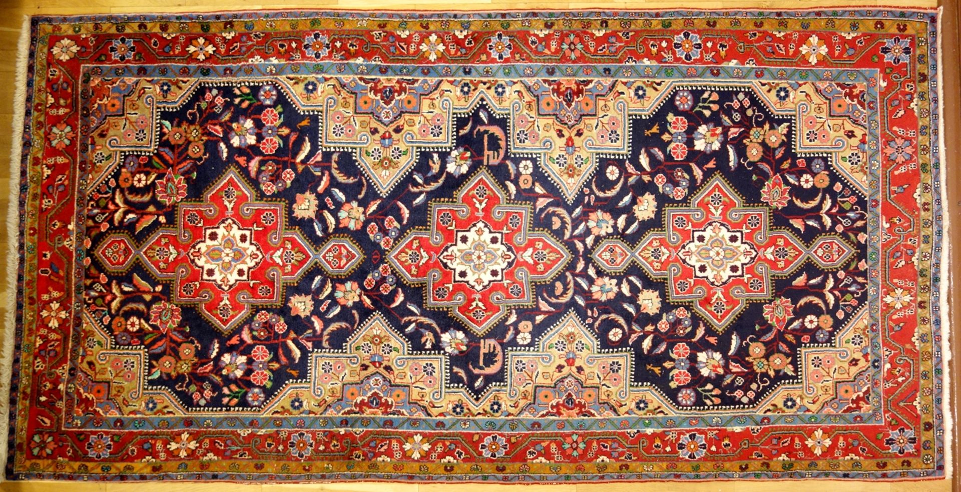 Teppich, Heriz, Maße: 150*300cm, GebrauchsspurenCarpet, Heriz, dimensions: 150 * 300cm, traces of