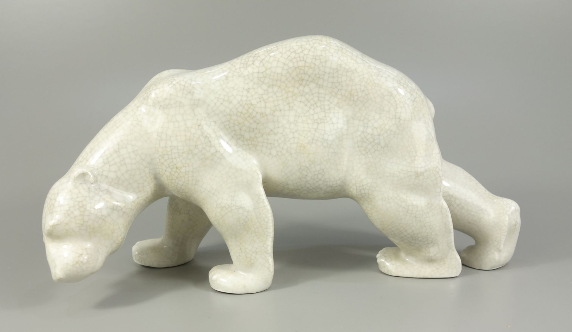 Eisbär, Heubach, Art Déco, um 1920, H.14cm, L.27cm, Craqueléglasur, schreitender Eisbär mit