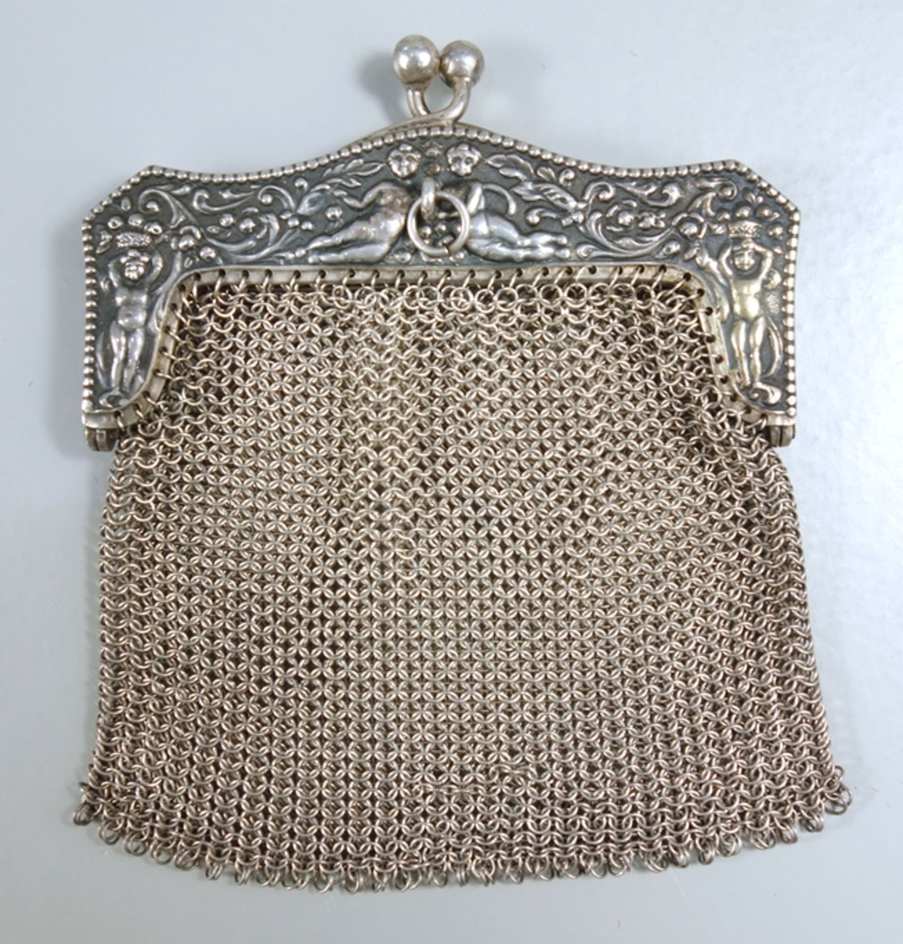 Portemonnaie mit Netzgeflecht, 800er Silber, Anf. 20.Jh., Bügel mit Puttenrelief und Früchten, - Bild 2 aus 2