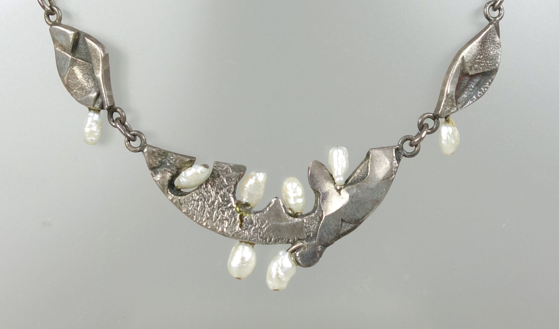 Collier mit Süßwasserperlen, 925er Silber, Gew.23,66g, unterschiedliche Glieder mit unregelmäßigen