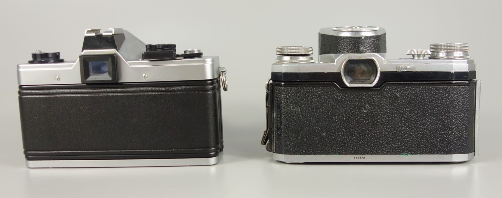 2 Pentacon-Spiegelreflexkameras: Praktica Super TL 1000 mit Objektiv Helios-44-2 2/58 sowie - Bild 2 aus 2