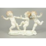 Putti-Figurengruppe, Entwurf Karl Tutter, Hutschenreuther, um 1920/30, H.11,5cm, pastellfarben