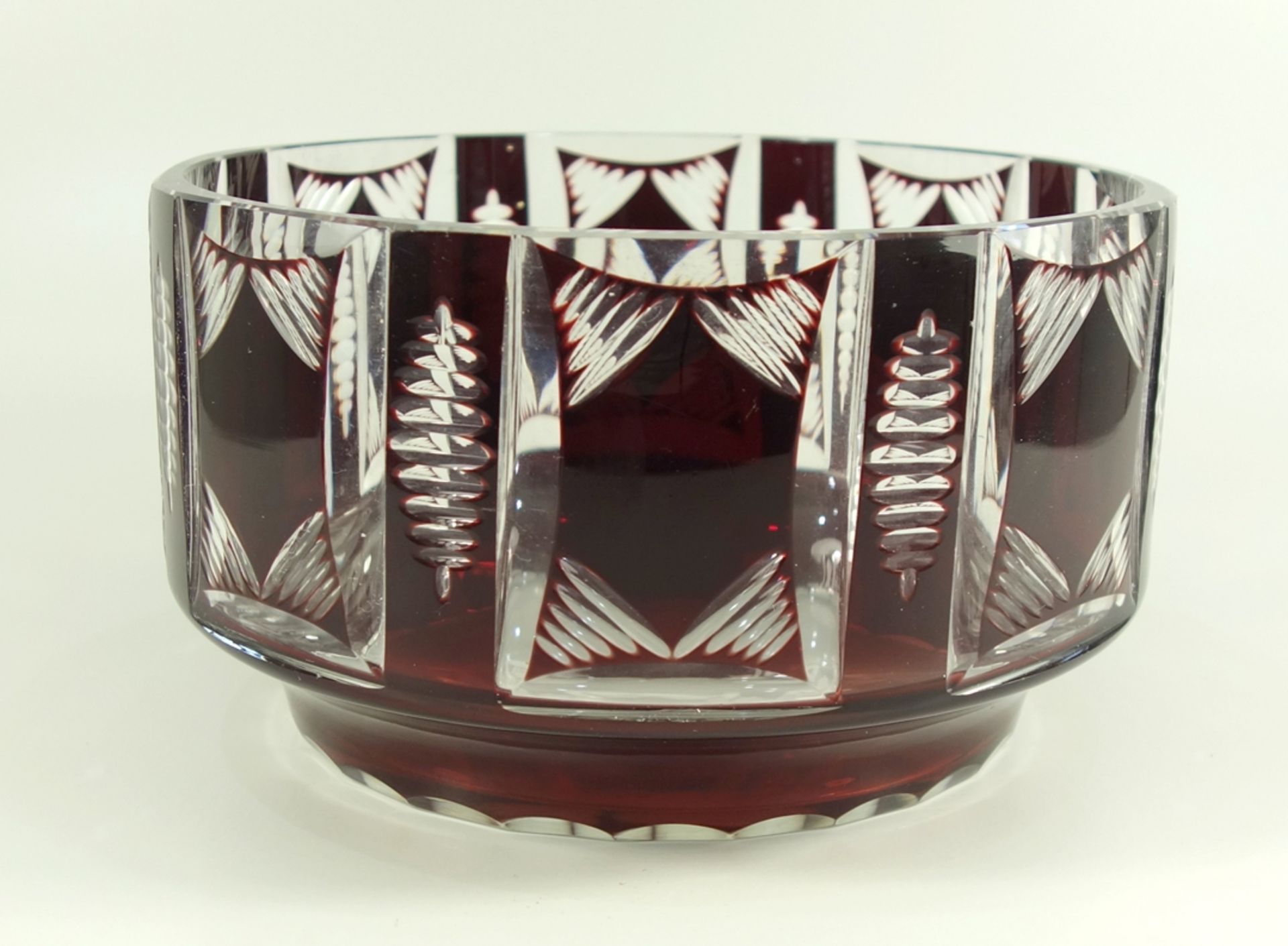 Kristallschale, rubinrot überfangen, attr. Johann Oertel&Co. Haida, um 1930, H.12cm, D.20cm,