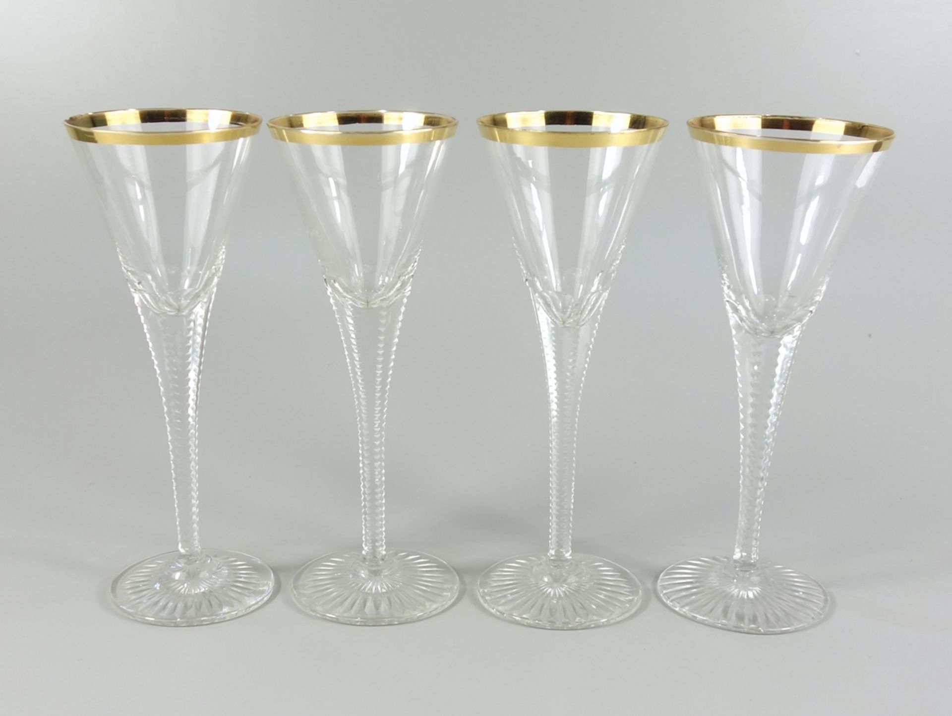 4 Aperitif-Gläser mit Goldrand, um 1950, H.16,9cm, Kristall, Stand mit Bodenstern, konisch mit