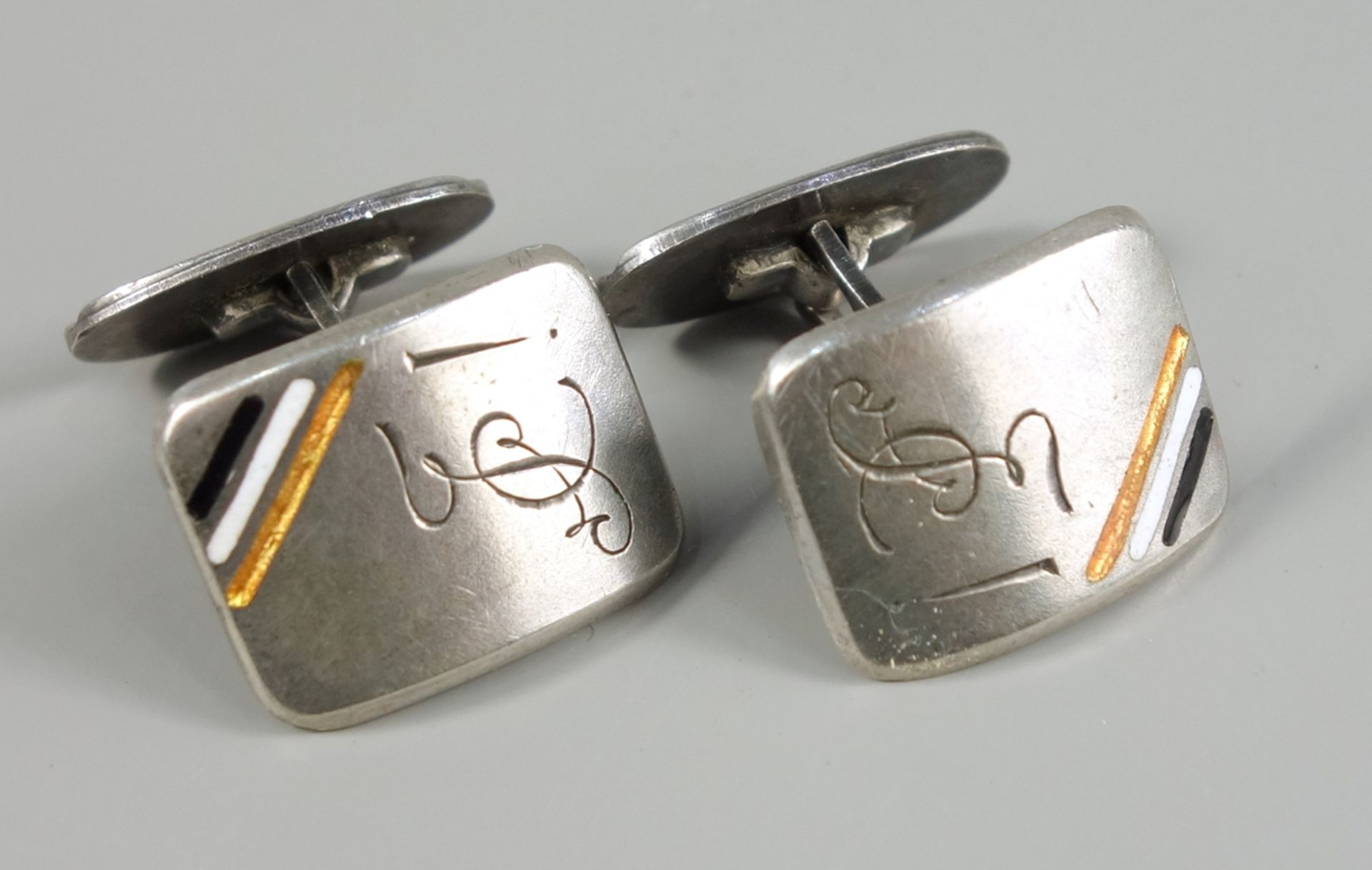 Paar Manschettenköpfe, 835er Silber mit Emaille, um 1910/20