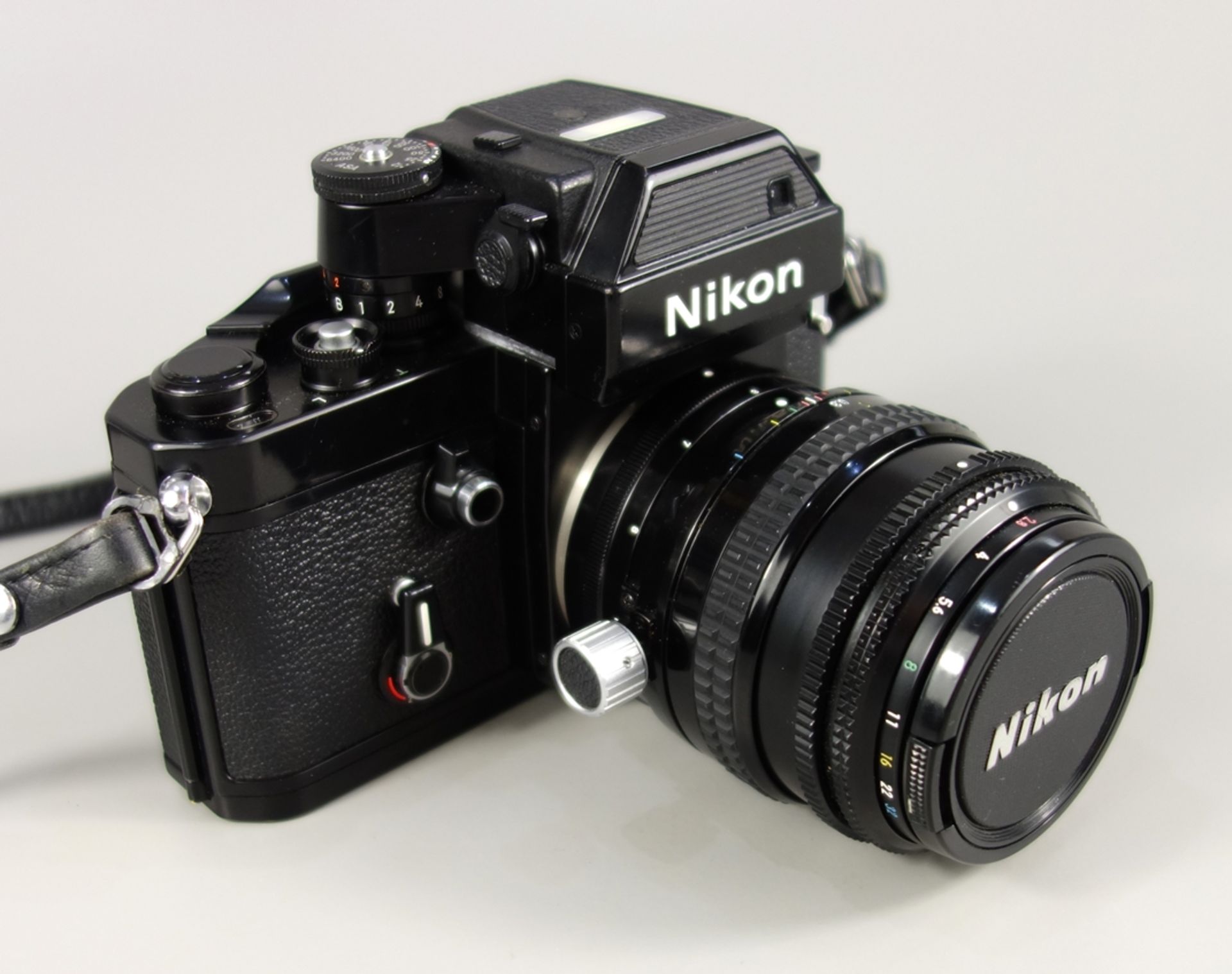 Nikon F2 SB, Spiegelreflexkamera, 1970er Jahre, Serien-Nr. 7574801, mit Shift-Objektiv Nikon PC-