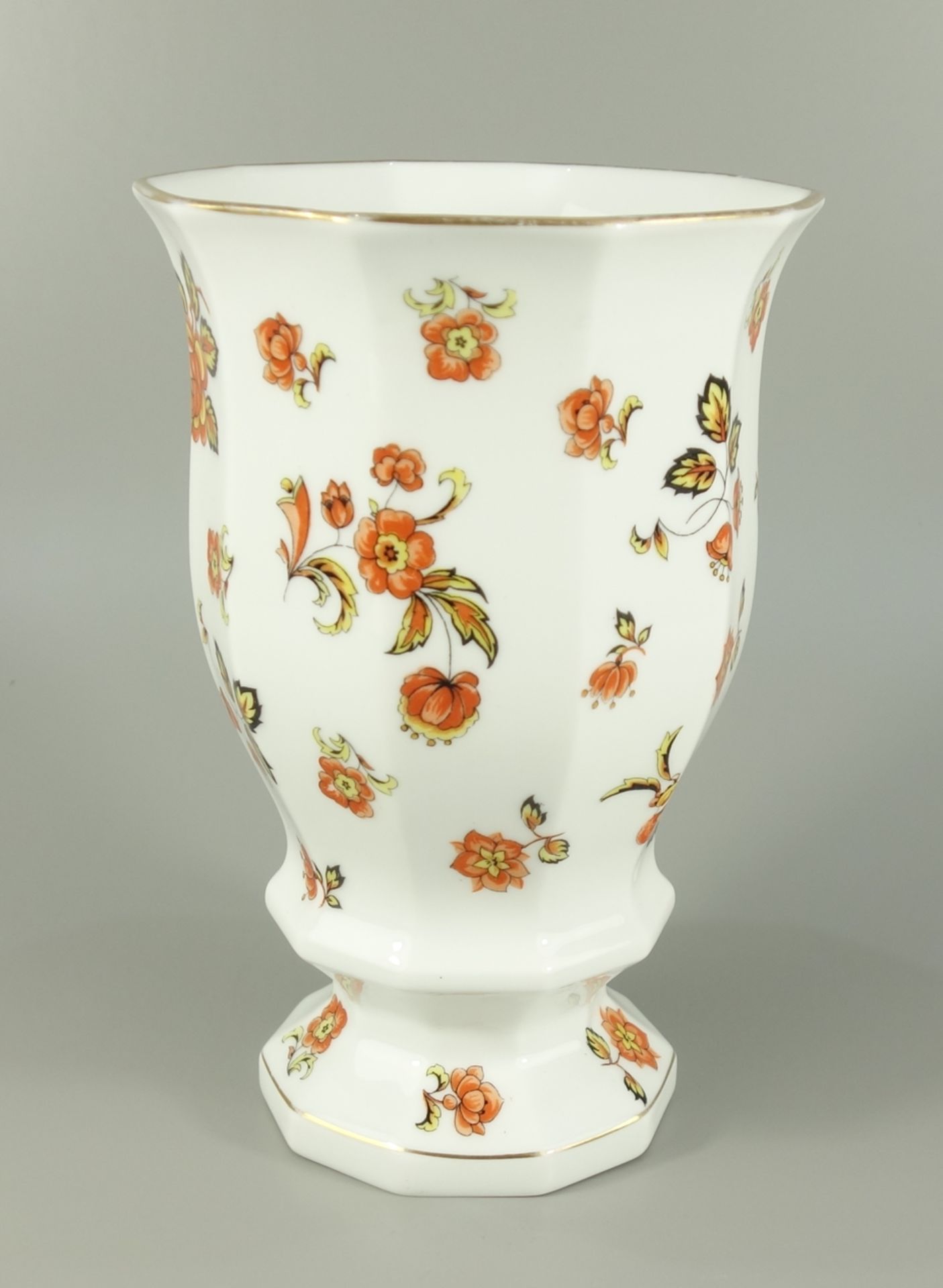 Vase mit Blumendekor, Fürstenberg, Art déco, um 1920/30, H.19cm, vieleckig, Goldränder (berieben),