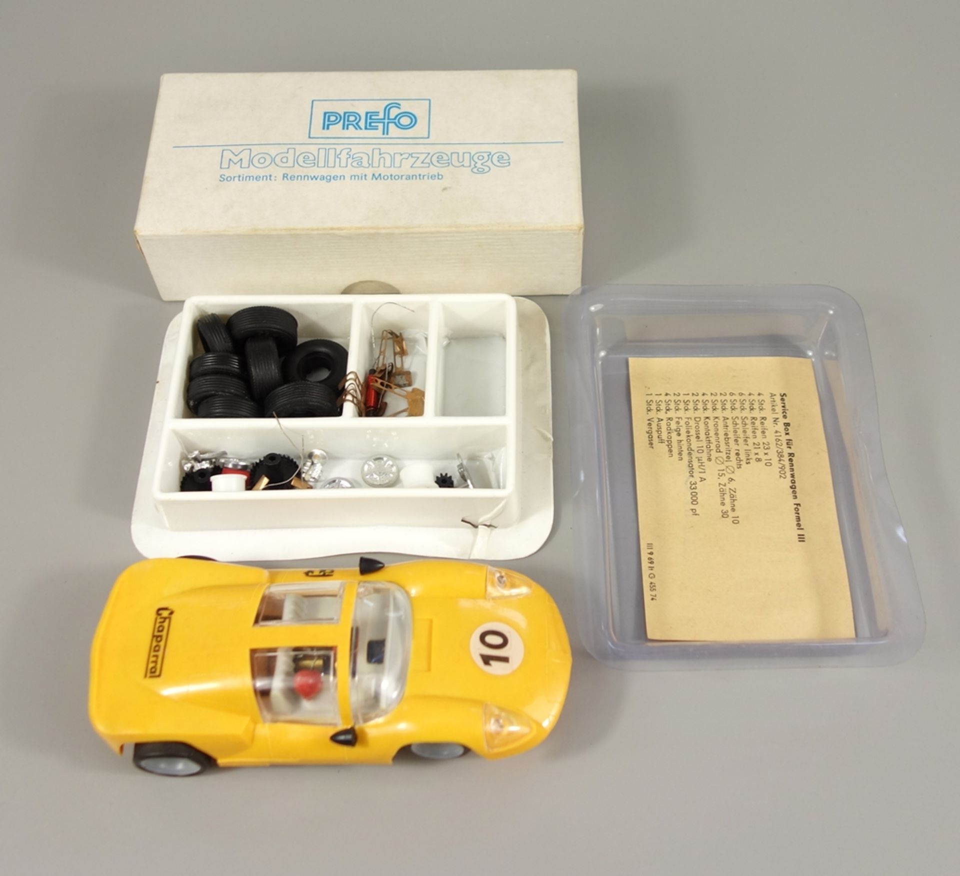 Modellfahrzeug, Formel III Rennwagen und Service Box, Prefo (Pressformwerk), Dresden, DDR, in OVP, - Bild 2 aus 2