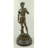 David nach Michelangelo, Bronze, 2.Hälfte 20.Jh., H.27cm, runder Sockel mit stehendem AktDavid after