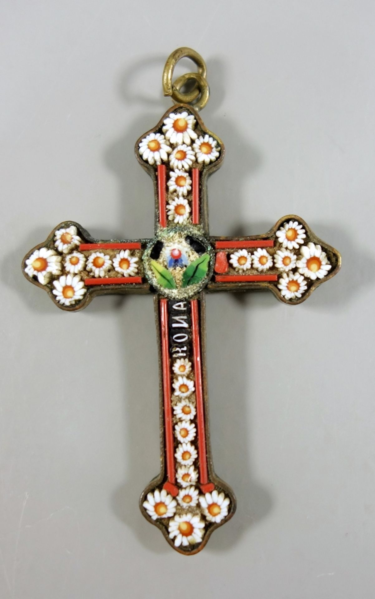 Kreuz, Millefiori-Mosaikarbeit, um 1910, Messingkorpus, feines Blumenmosaik, H.4cm, B.2,8cmCross,