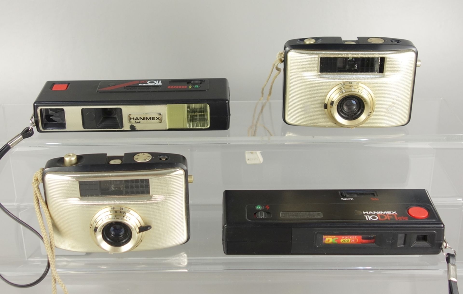 Konvolut mit 4 Vintage-Kameras: 2* Welta Penti II (1961-1977) Sucherkameras und 2* Hanimex 110 DF (