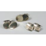 3 Paar silberne Manschettenknöpfe, Gesamt-Gew.30,63g, unterschiedliche Wertigkeiten, 1* runde Platte