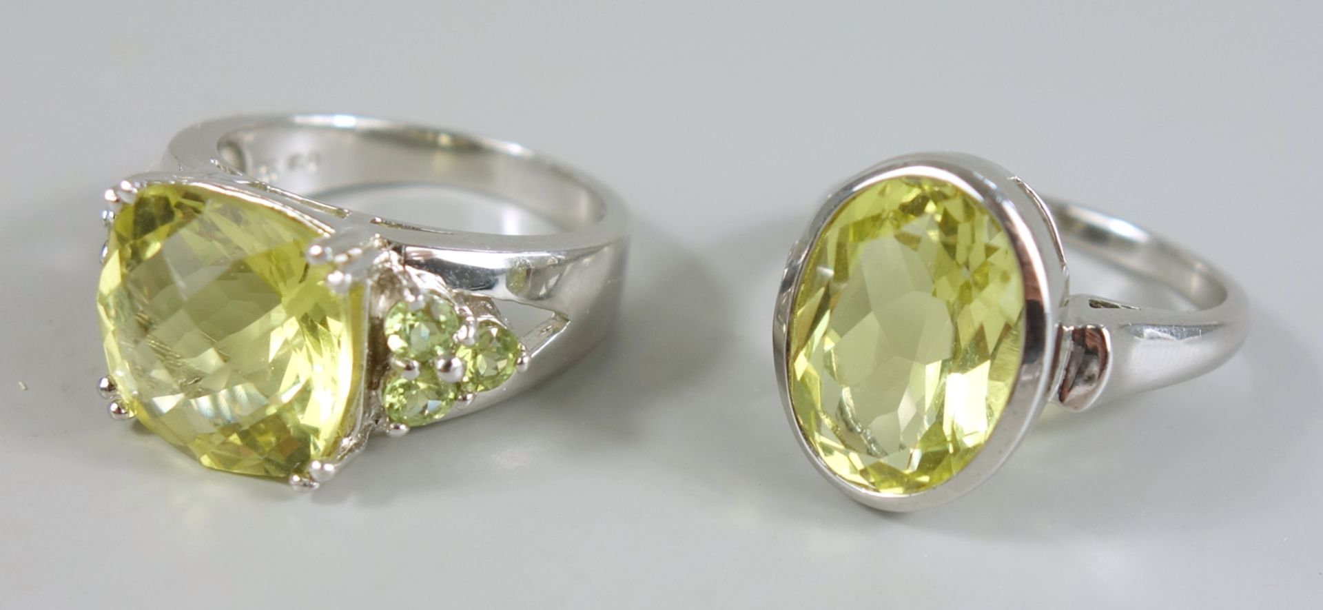 2 Lemonquarz-Ringe, 925er Silber, Gew.12,04g, 1* quadratischer Lemonquarz zwischen jeweils 3