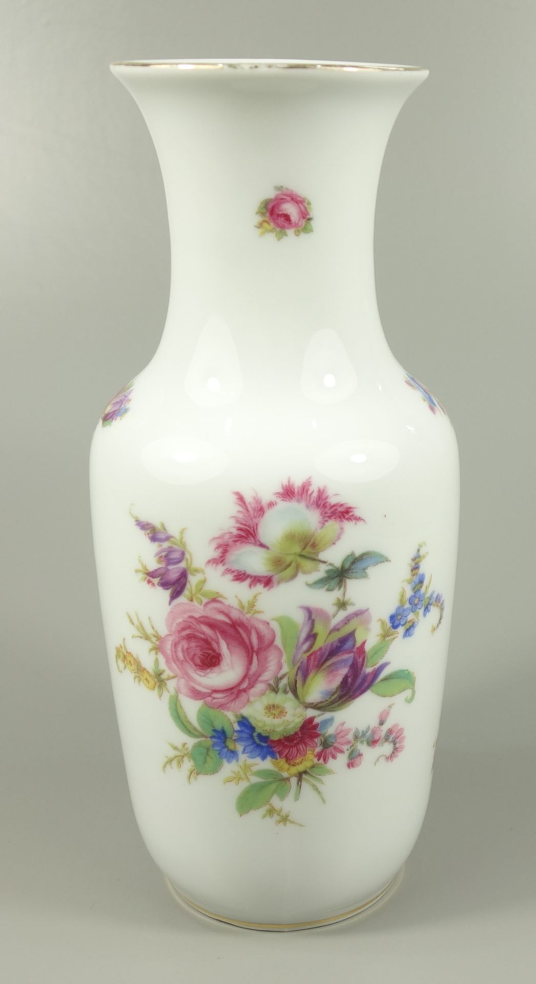 Vase mit Blumenbukett, Rosenthal, 1932, H.21,6cm, Schau- und Rückseite mit Blumenbukett, seitliche