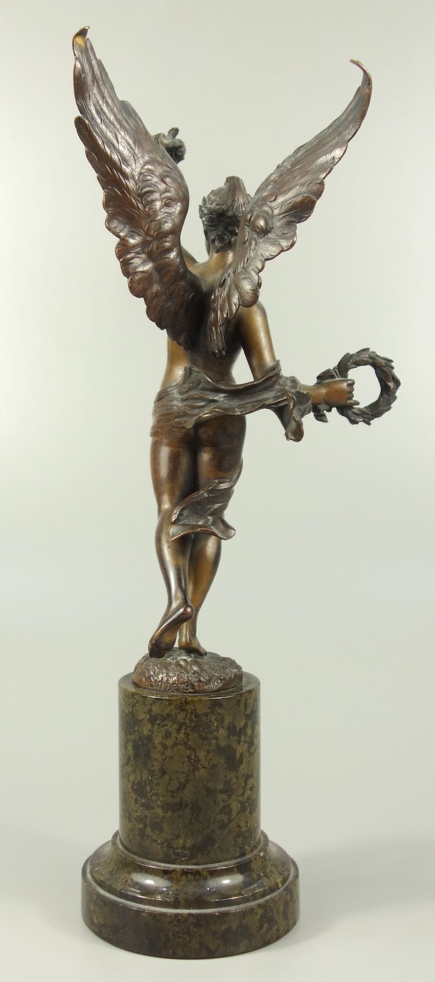 Hermann Eichberg (Bildhauer, tätig um 1900, Berlin), Siegesgöttin Viktoria, Gesamt-H.31cm, Bronze, - Bild 4 aus 6