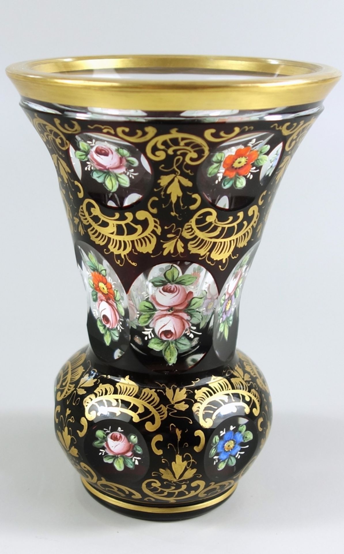 Kristallvase mit floraler Emaillemalerei, Böhmen, um 1920, H.13,5cm, augeschliffener Abriss (