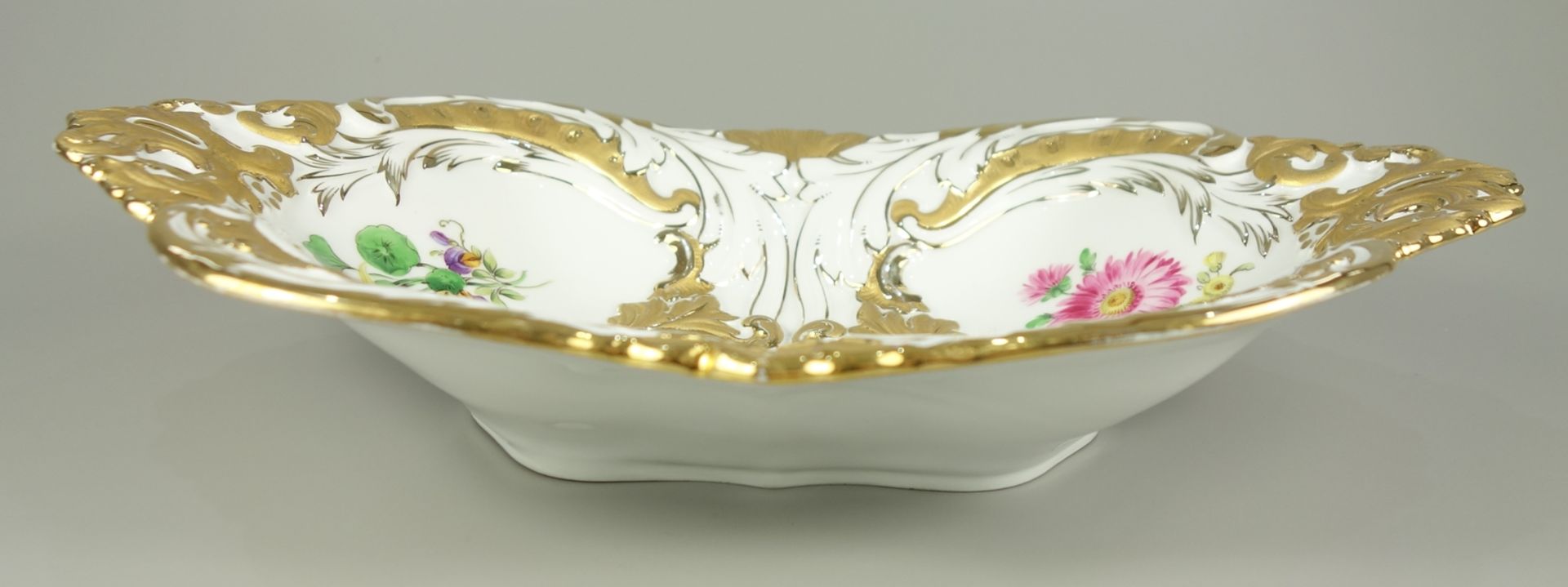 Prunkschale mit Blumenmalerei, Meissen, nach 1934, L*B*H 35*20*6cm, unterglasurblaue - Bild 4 aus 4