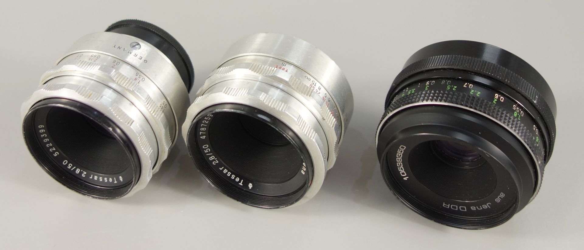 3 Objektive Carl Zeiss Jena Tessar 50mm f/2,8 mit Schraubgewinde: Serien-Nrn. 4787259, 5229399 und