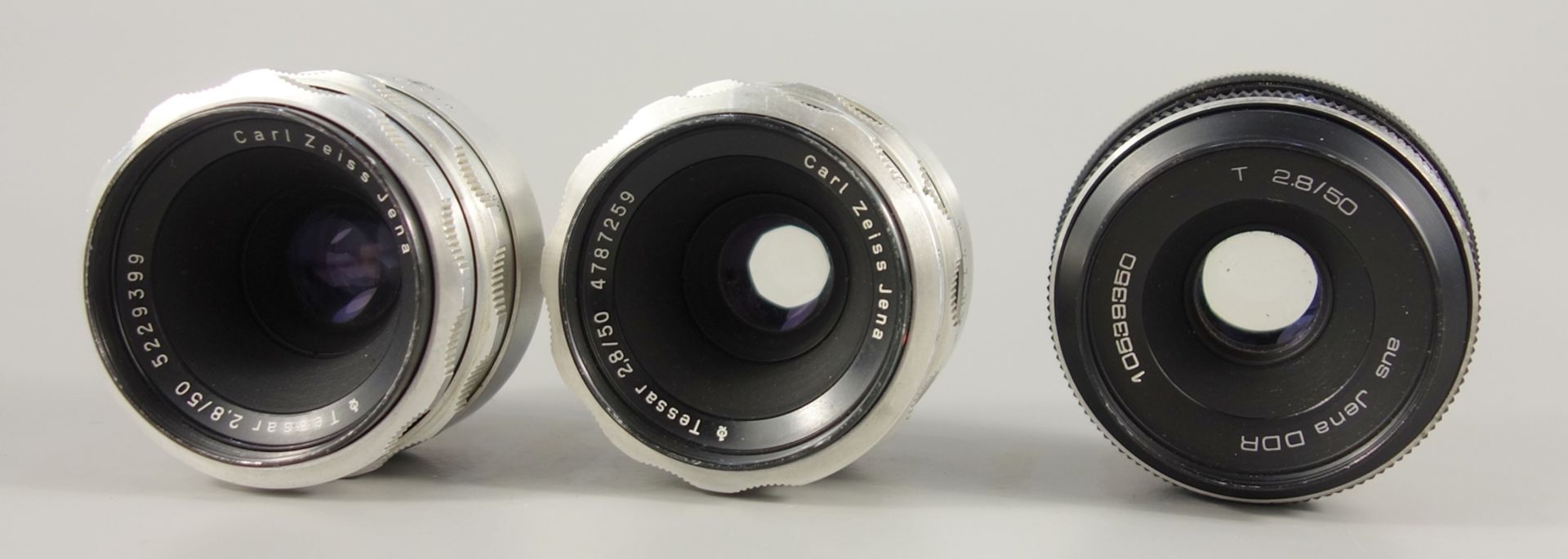 3 Objektive Carl Zeiss Jena Tessar 50mm f/2,8 mit Schraubgewinde: Serien-Nrn. 4787259, 5229399 und - Bild 2 aus 2
