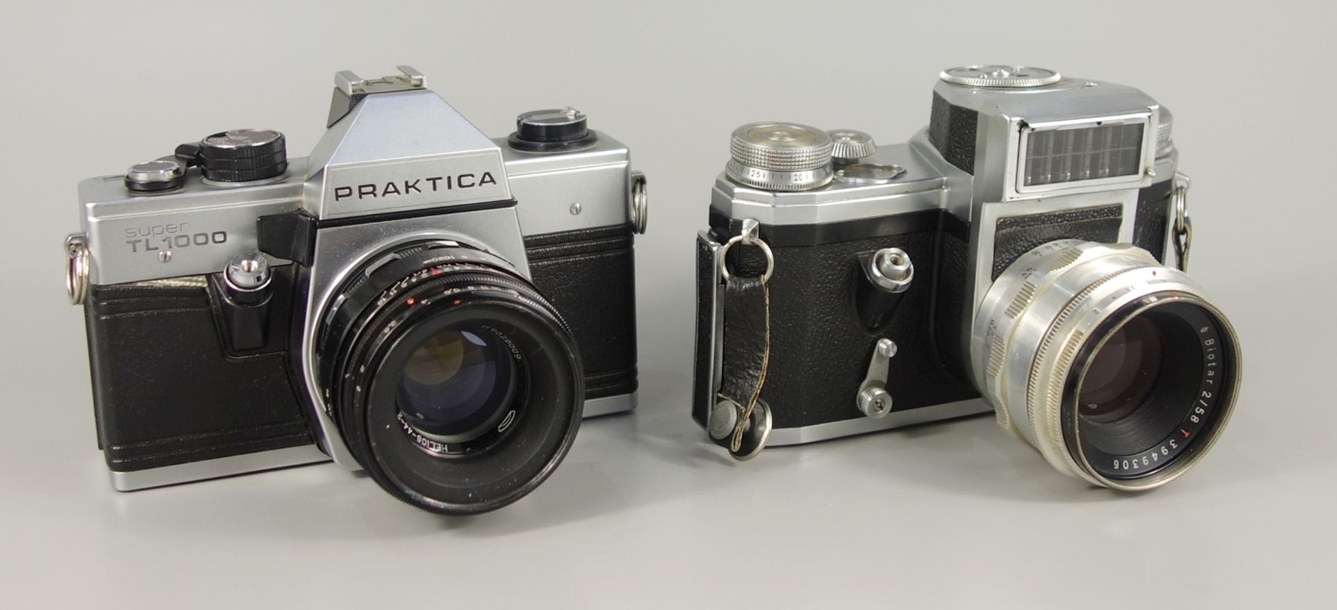 2 Pentacon-Spiegelreflexkameras: Praktica Super TL 1000 mit Objektiv Helios-44-2 2/58 sowie