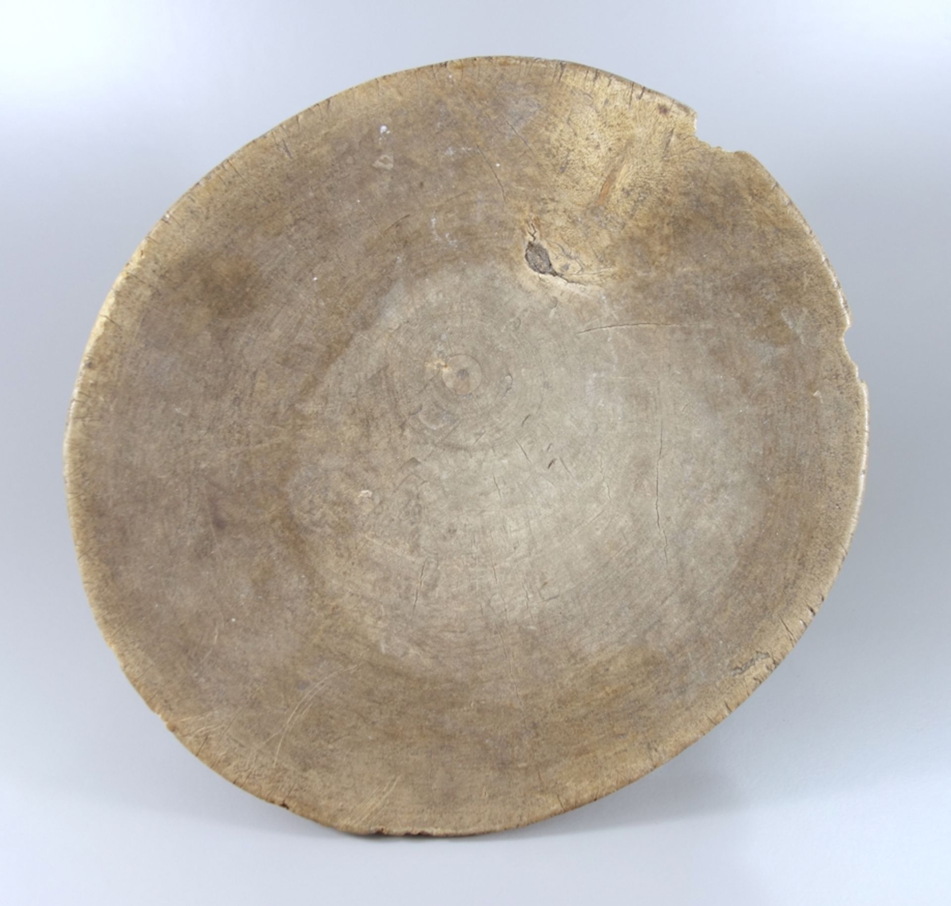 Sitz / Hocker, Afrika, H.21cm, D.25,5cm, dreifüßiger Stand, leicht gewölbte Platte, - Bild 2 aus 2