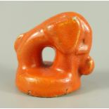 Miniatur-Elefant, Keramik im Stil von Walter Bosse, um 1920/30, H.4cm, Rotglasur, stilisiert, tlw.