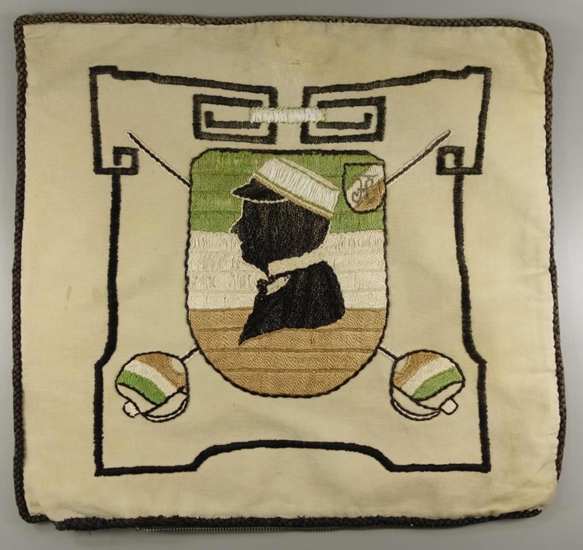 Kissenhülle, schlagende Studentenverbindung, um 1920, H*B 40*41cm, Stickerei, tlw.kleine