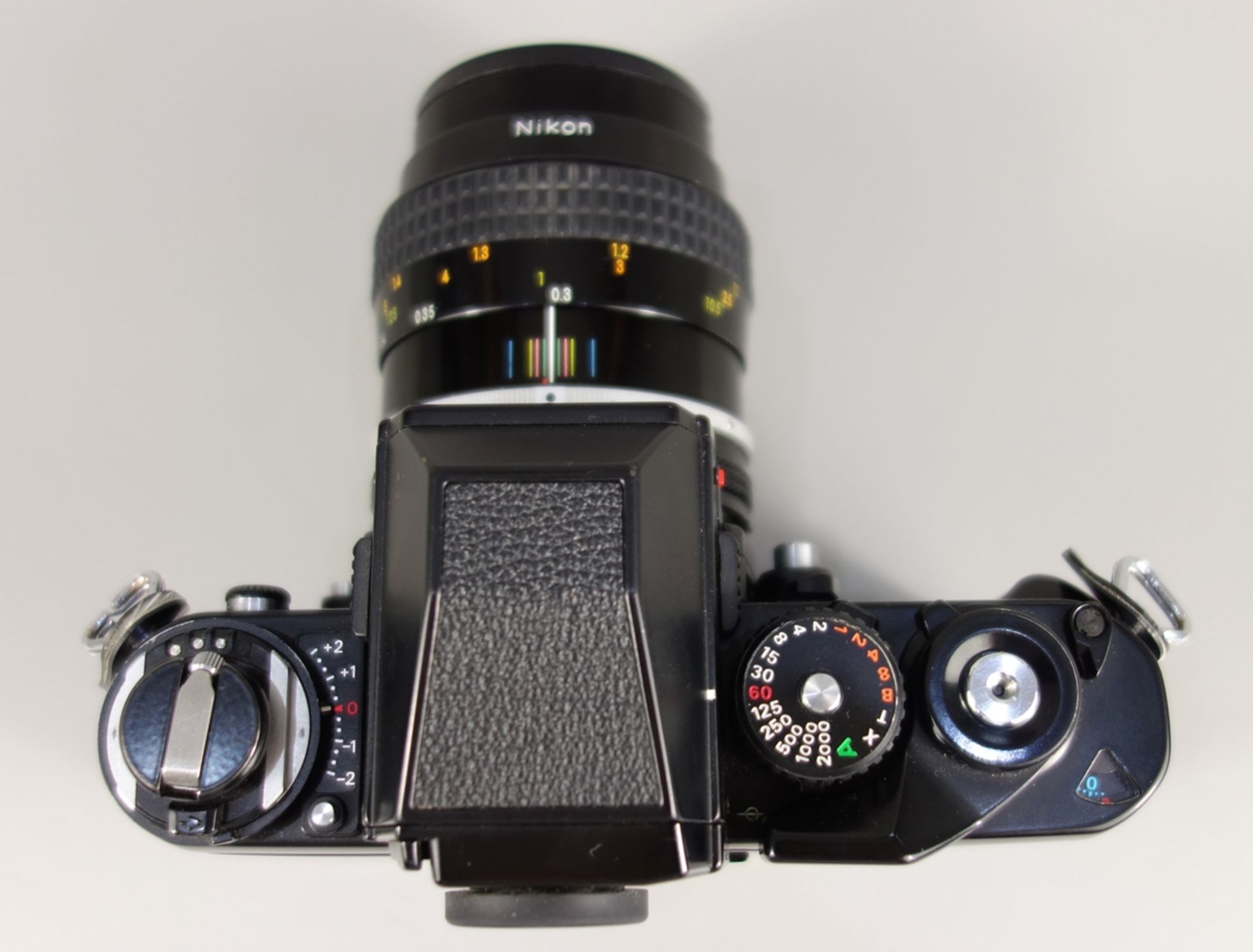 Nikon F3, Spiegelreflexkamera, schwarz, 1980er Jahre, Serien-Nr. 1212899, mit Objektiv Nikon Micro- - Bild 3 aus 5