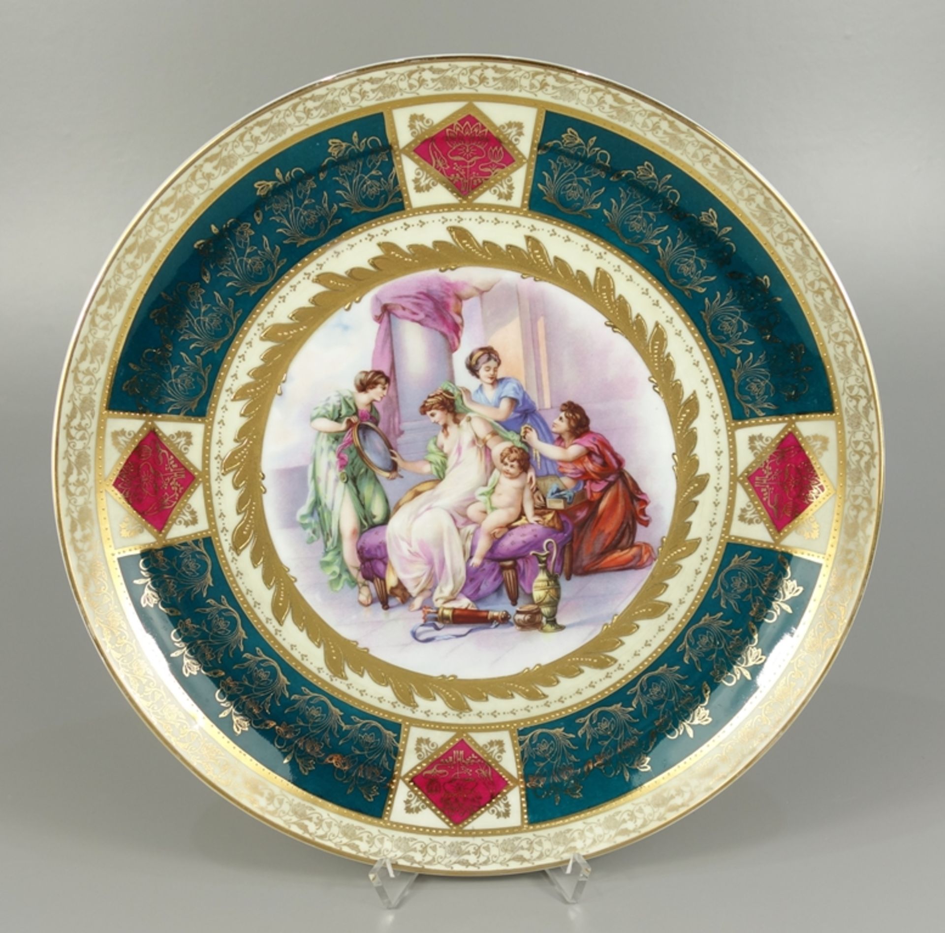 Wandteller mit allegorischer Szene, Rosenthal, um 1900, D.30,5cm, florales Golddekor, Spiegel mit