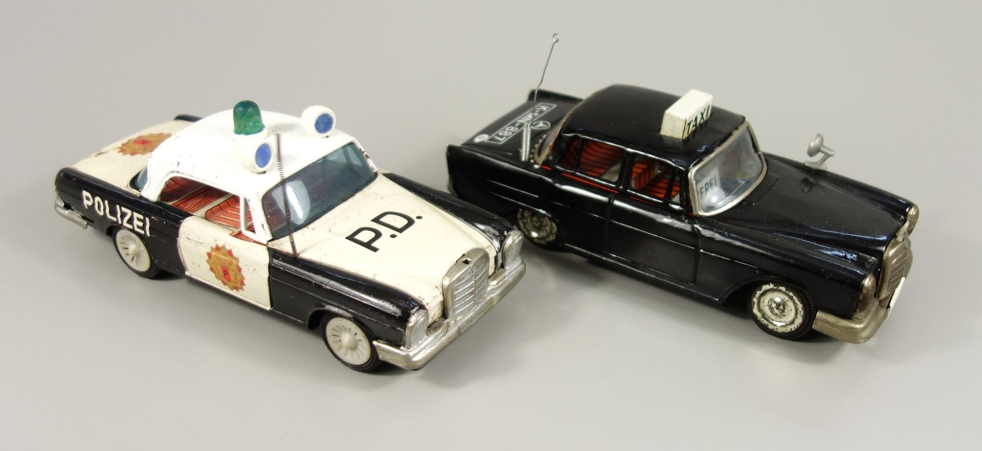 2 Autos, Mercedes Benz, Ichiko, Japan, um 1970, bespielt; "TAXI", deutsche Beschriftung, Kennzeichen - Bild 2 aus 2